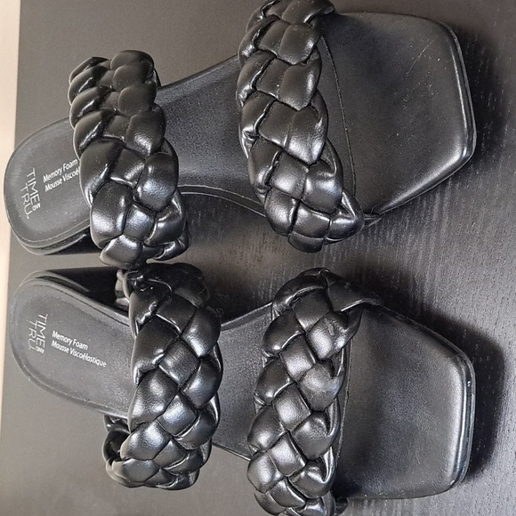 Sandals Time and Tru Women's Black Braided Slip on Heeled Memory Foam Size 9 - Picture 1 of 11